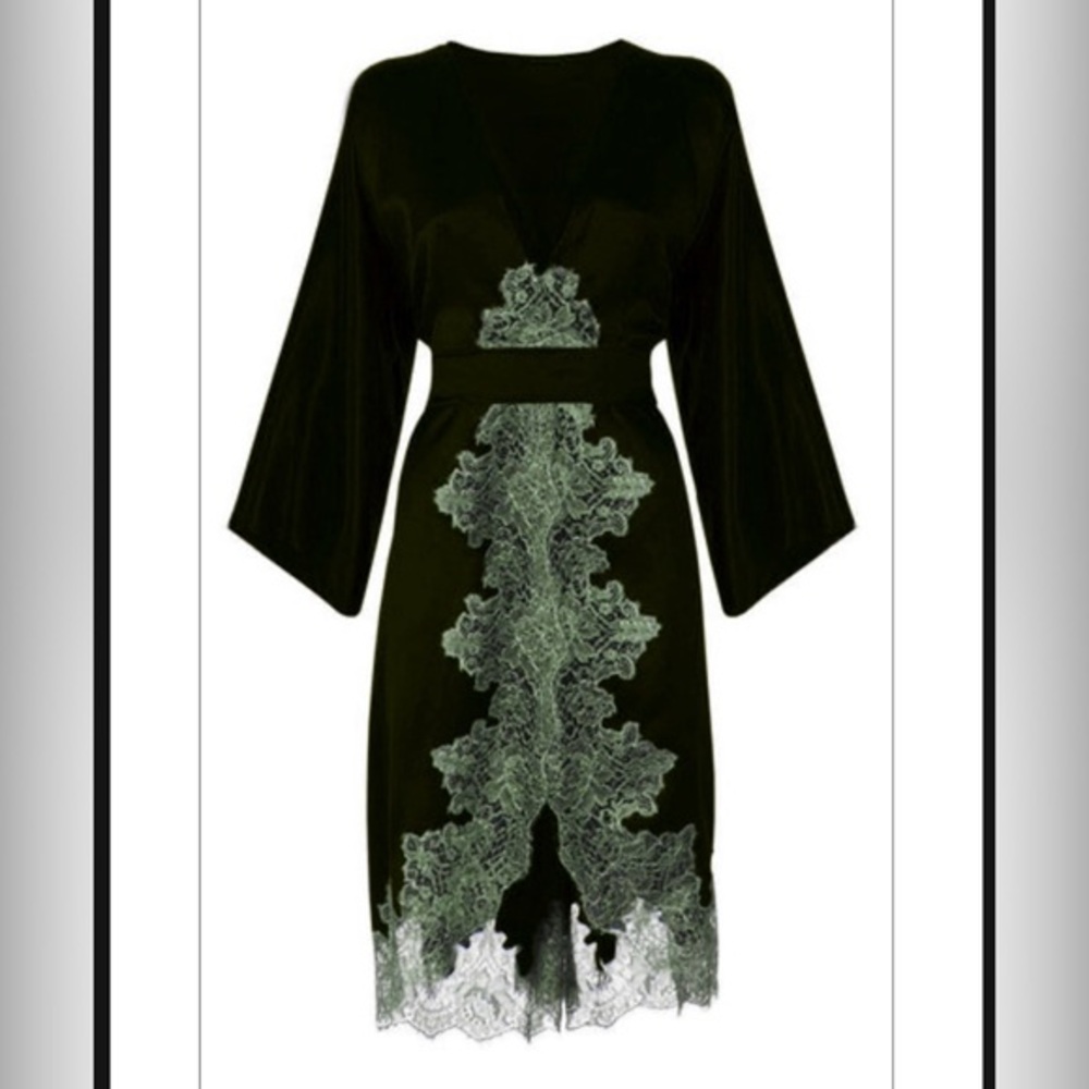 Rosamosario 100% Silk Italian Silk Short Robe with Gold Chantilly Lace Luxury
